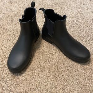 Hunter Chelsea rain boots